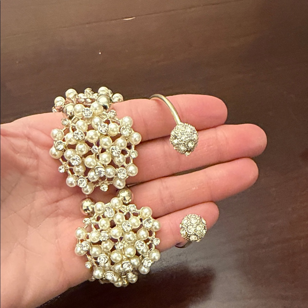 Elegant Faux Pearl and Silver Bracelet Set - Picture 5 of 5